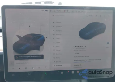 2024 Tesla Model Y Long Range Dual Motor All-Wheel Drive z USA, uszkodzony, nr VIN 7SAYGDEE2RA335897